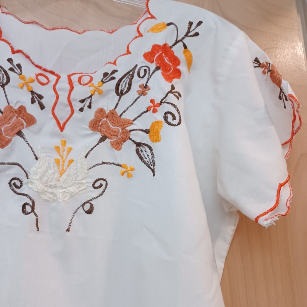 White Boho Embroidered Vintage Top - Picture 9 of 12